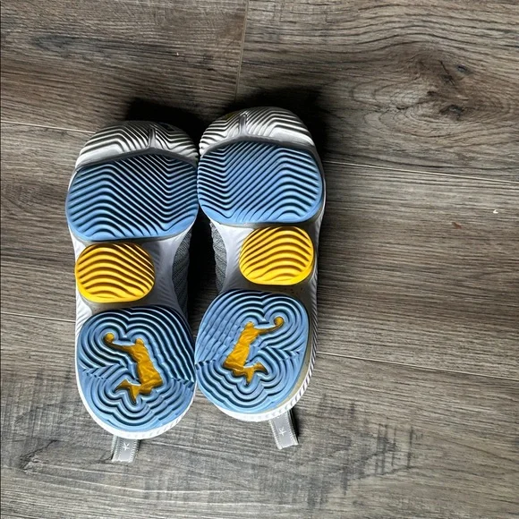 LeBron 16 MLPS size 8 - Picture 4 of 5